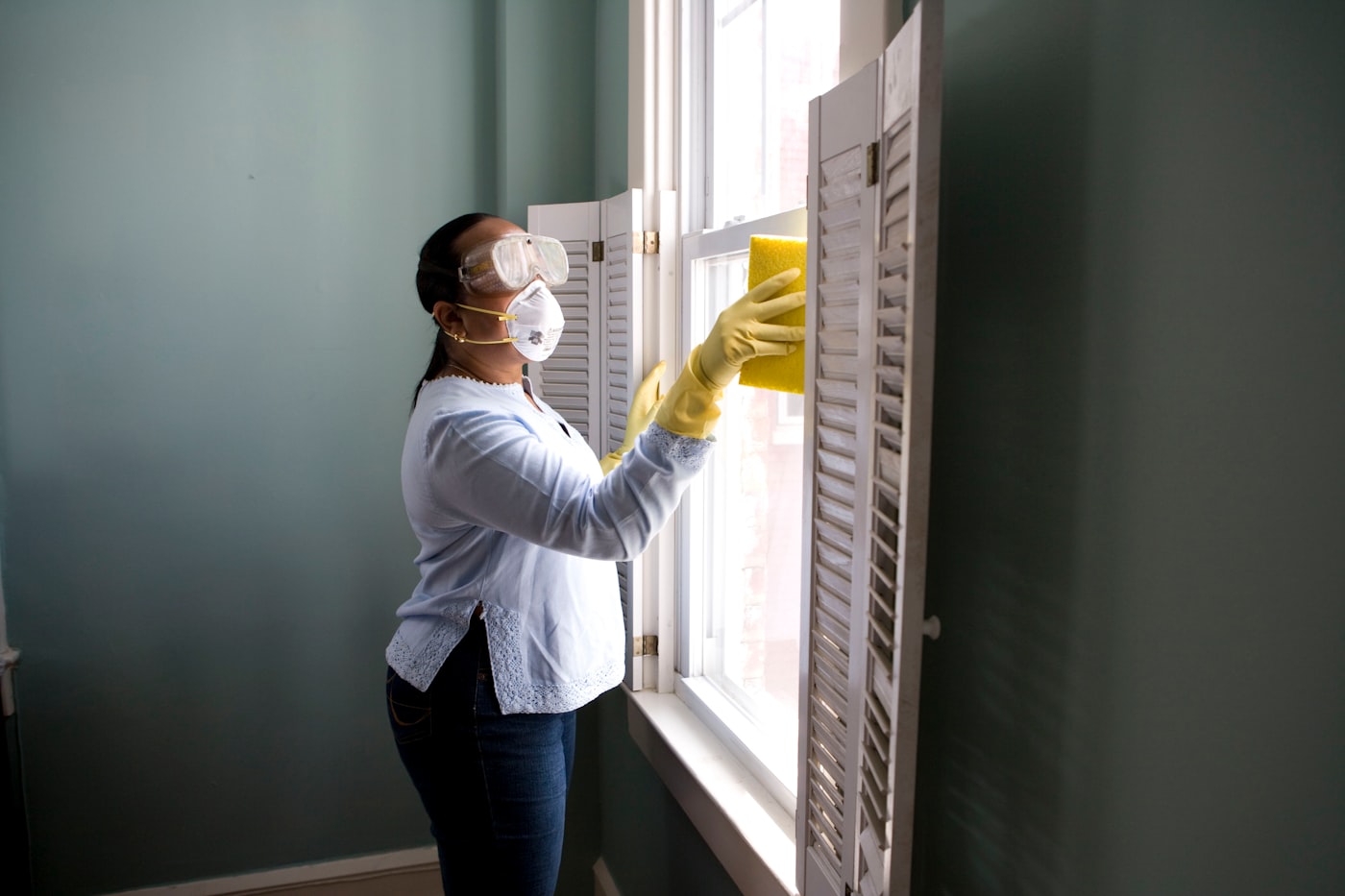 Technician helping a family at home
